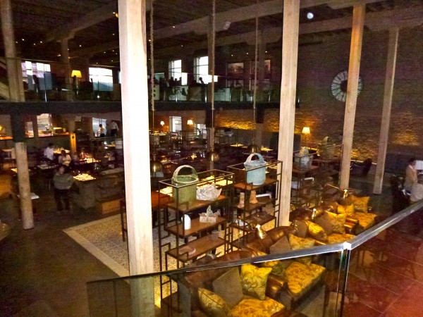 p1000084 Dining area at The Singular