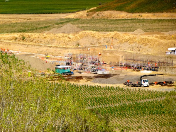 p1000233 Construction is underway at Vina VIK