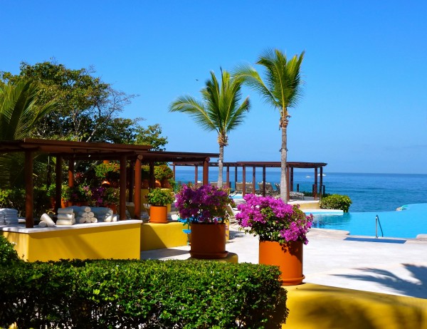 p1000298 Poolside at the Four Seasons Punta Mita