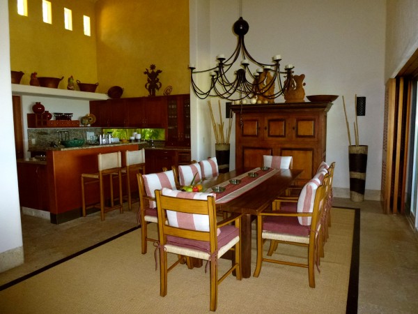 p1000385 Villa interior