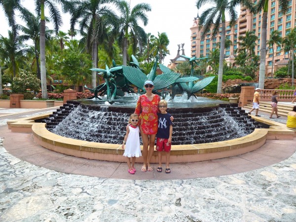 p1000552 Exploring the grounds of Atlantis